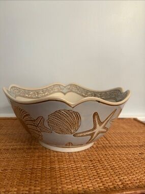 Perfect Coastal Decor Seashell Motif Porcelain Serving Bowl in Cream and Blue